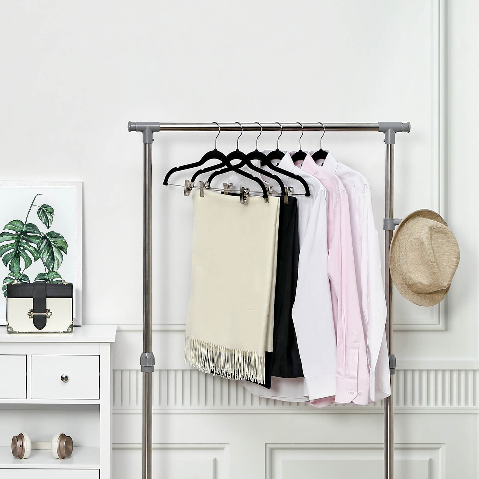 Velvet Trouser Hangers - Velvet - Grey - Non-Slip with Bar and Clips