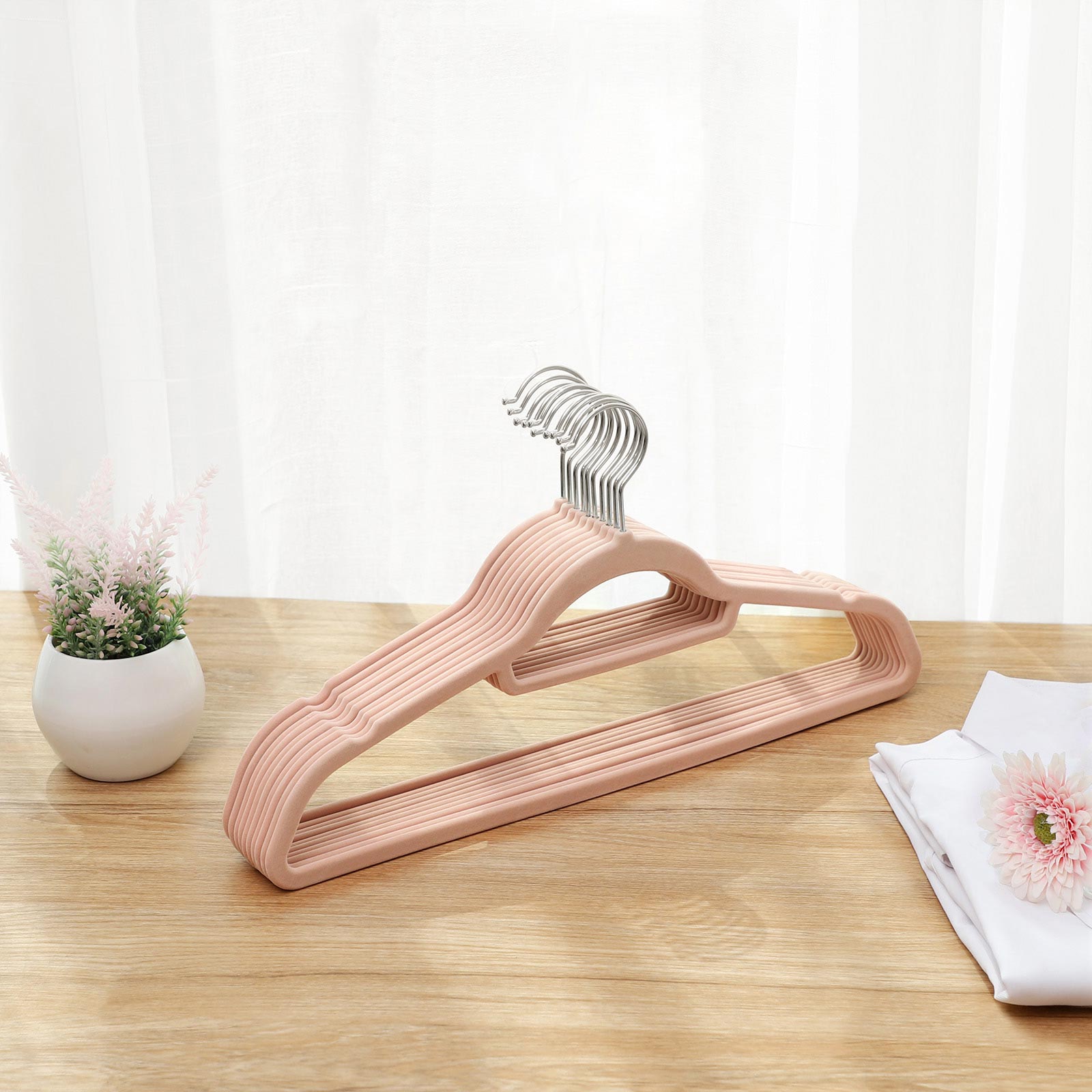 Velvet Hangers - Black - Ultra Thin