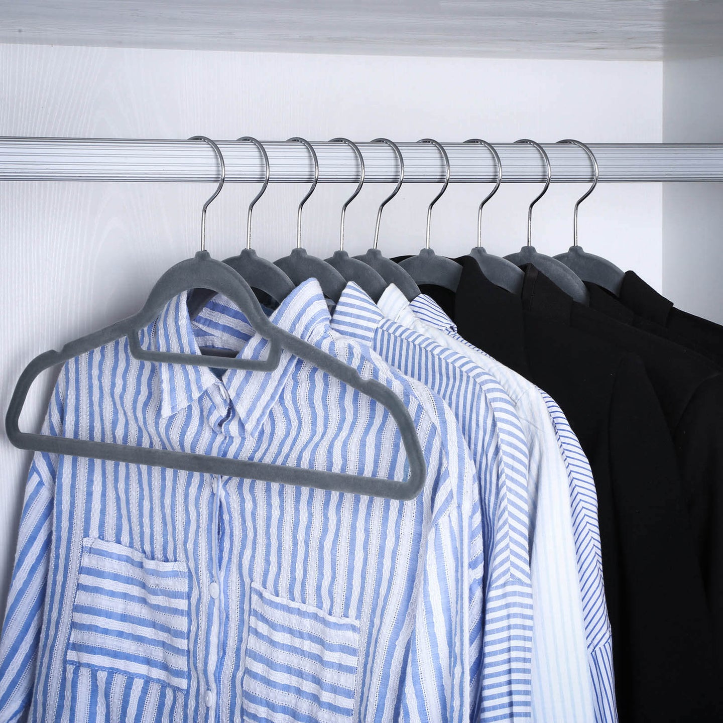 Velvet Hangers - Black - Ultra Thin