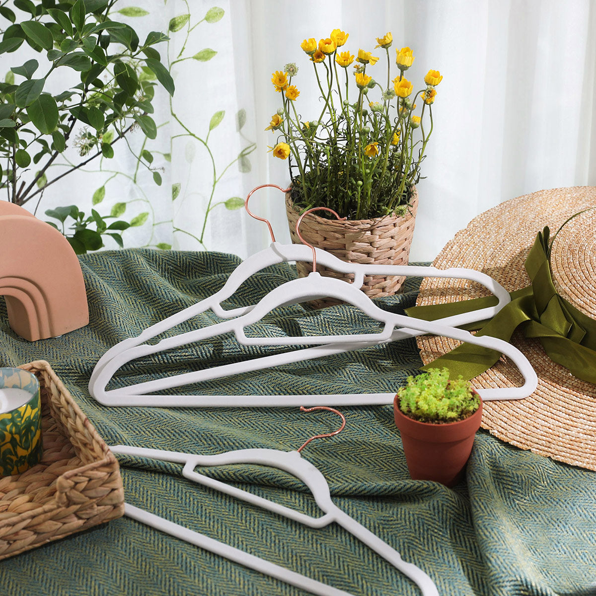 Non-Slip Velvet Clothes Hangers - Velvet - White - 30-Pack with Rose Gold Swivel Hooks