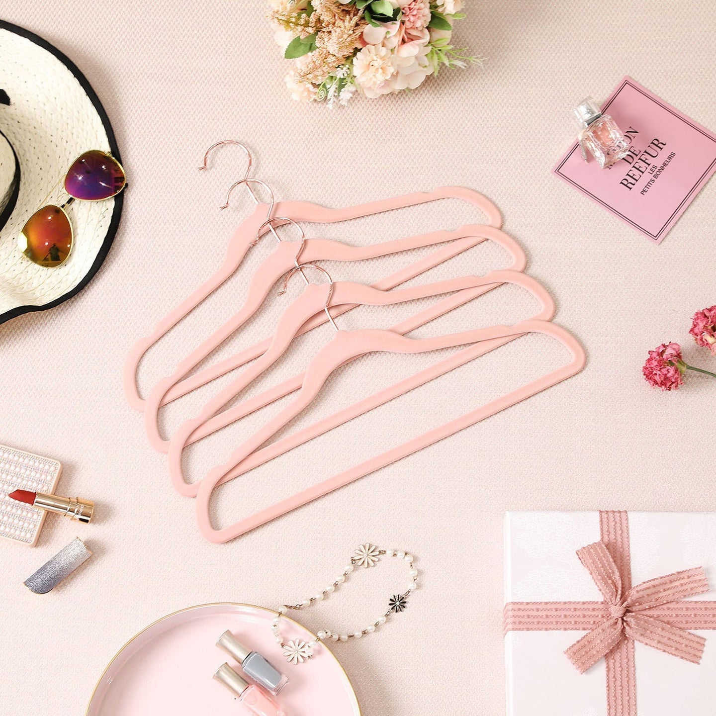 Set of 20 Velvet Hangers - Pink - Thin and Durable with 360° Swivel Hooks