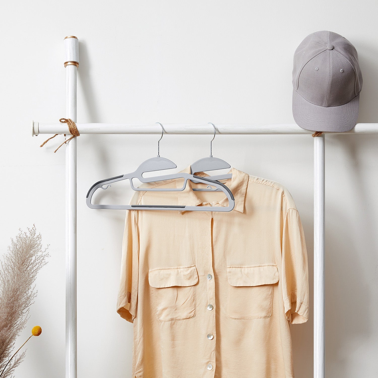 Plastic Coat Hangers - Plastic - Grey - Space-Saving Non-Slip Design
