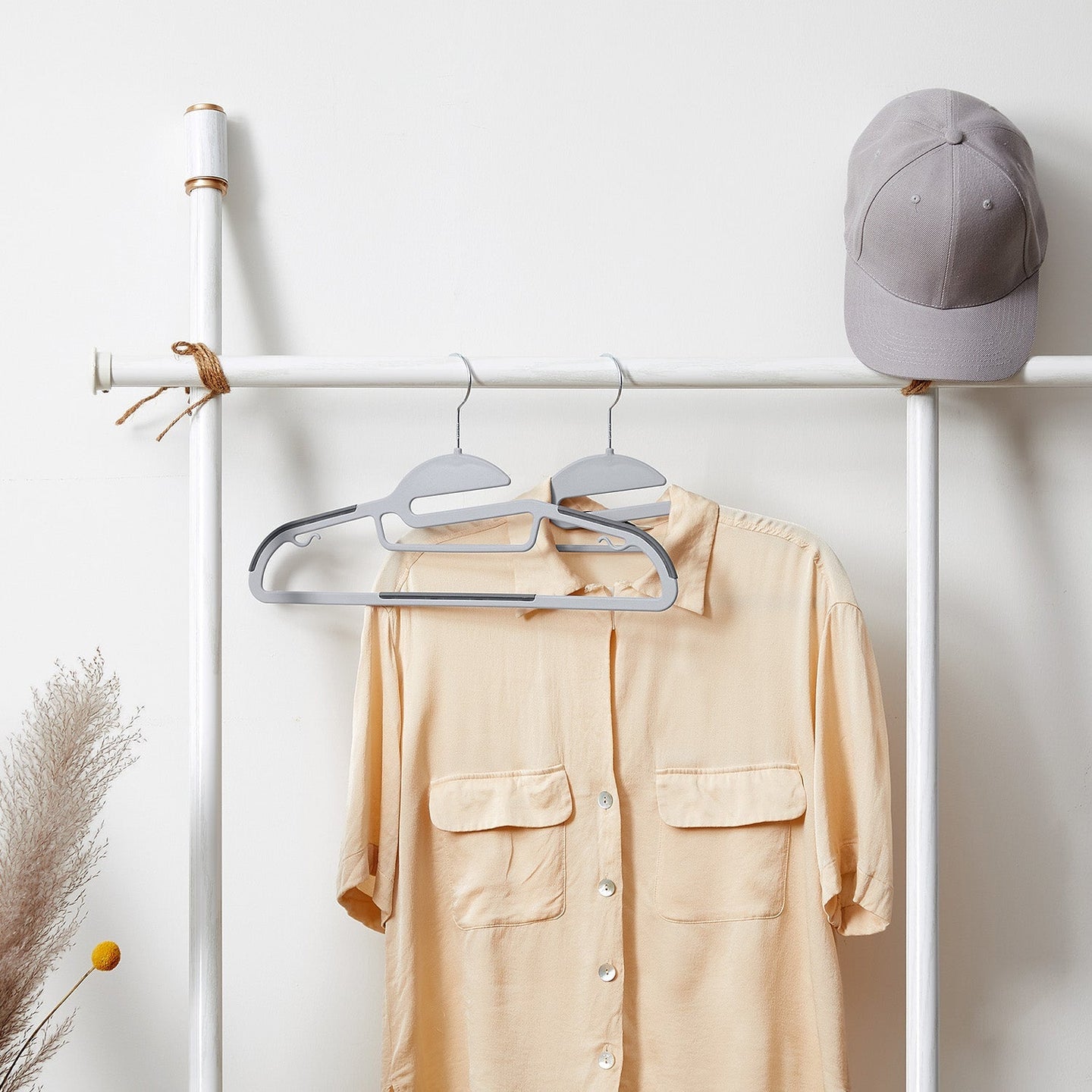 Plastic Coat Hangers - Plastic - Grey - Space-Saving Non-Slip Design