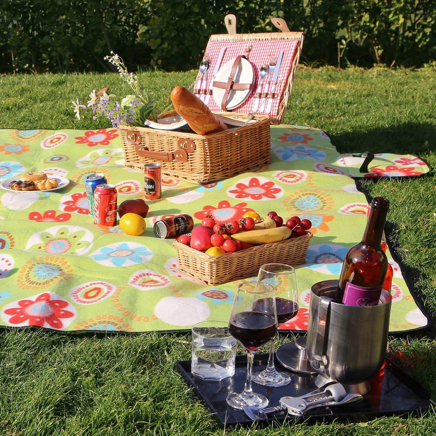 Flower Pattern Picnic Blanket - flannel + foam + aluminized film - White