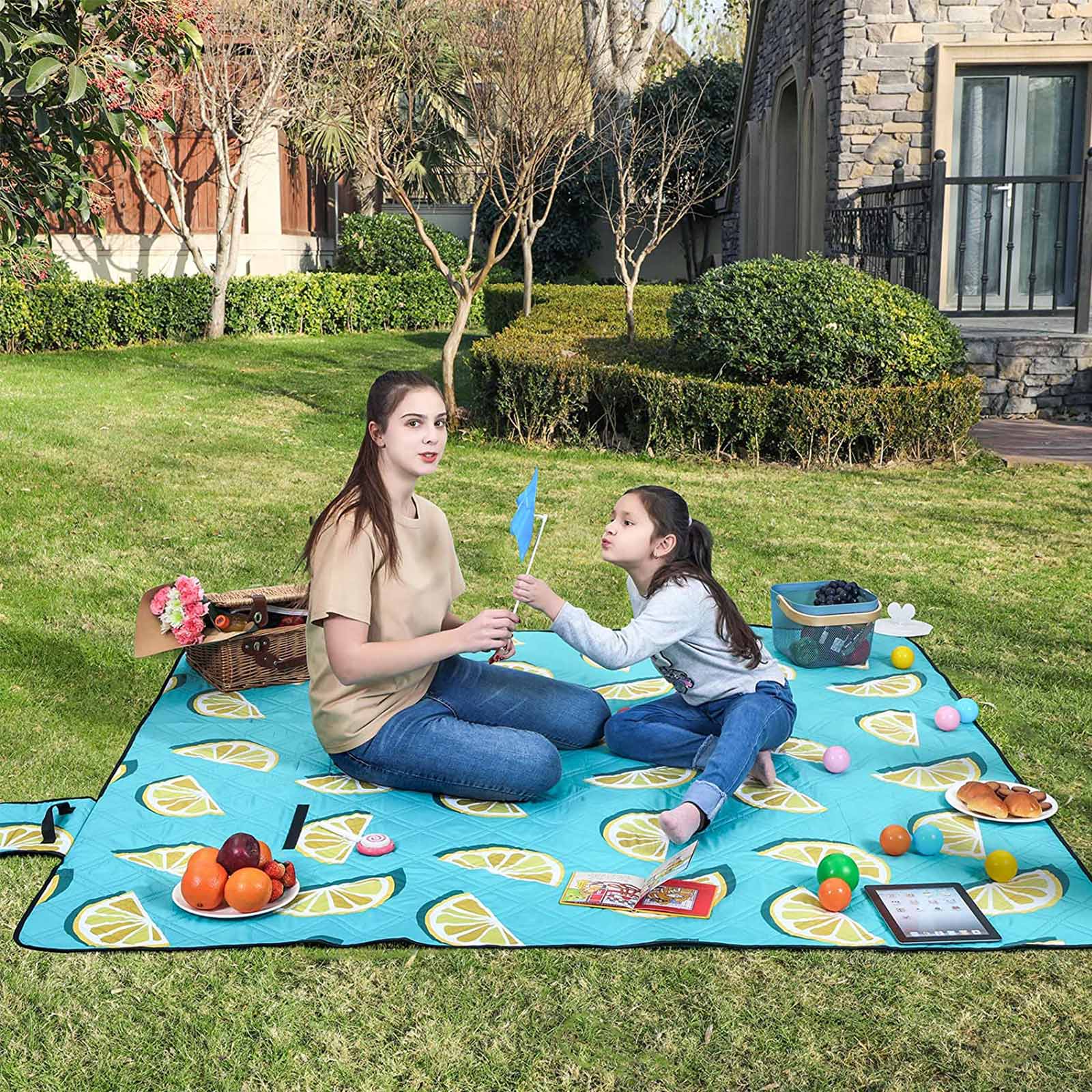 Large Camping Picnic Blanket - Waterproof Layer