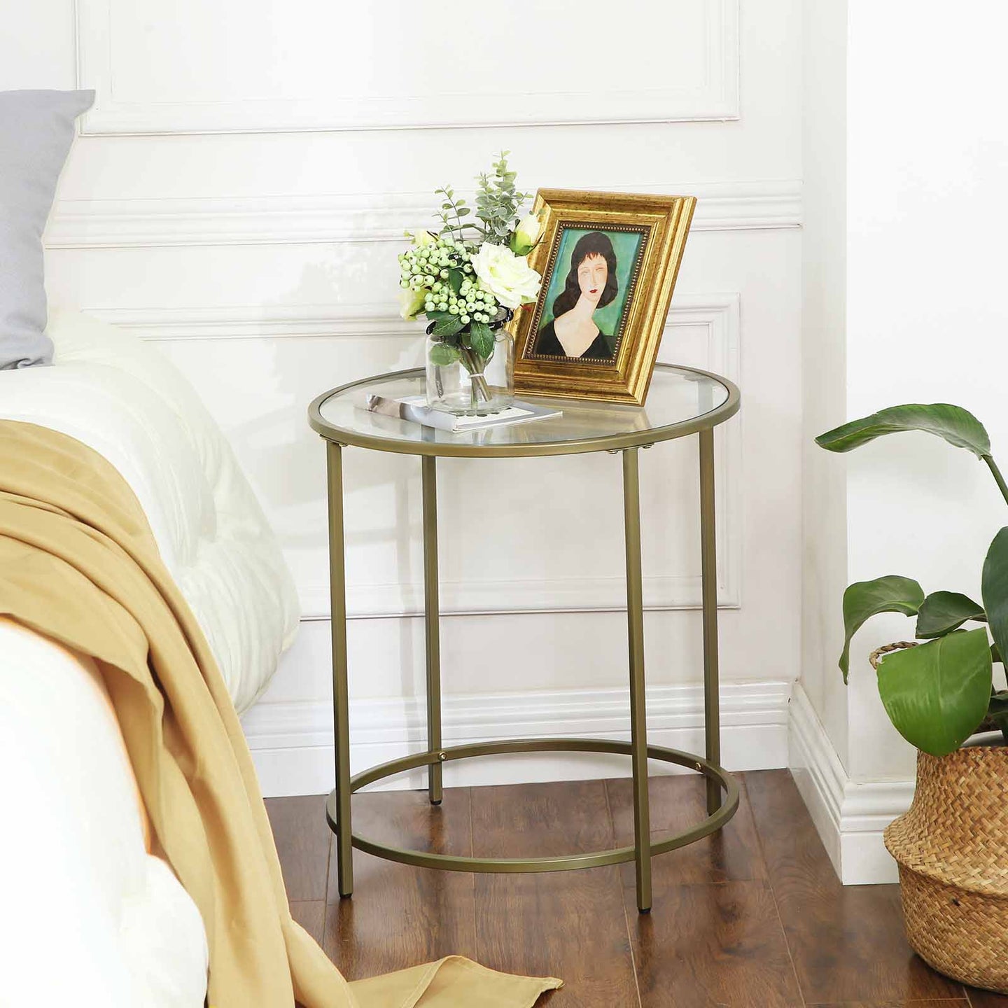 Round Side Table - Tempered Glass - Gold - Robust and Decorative