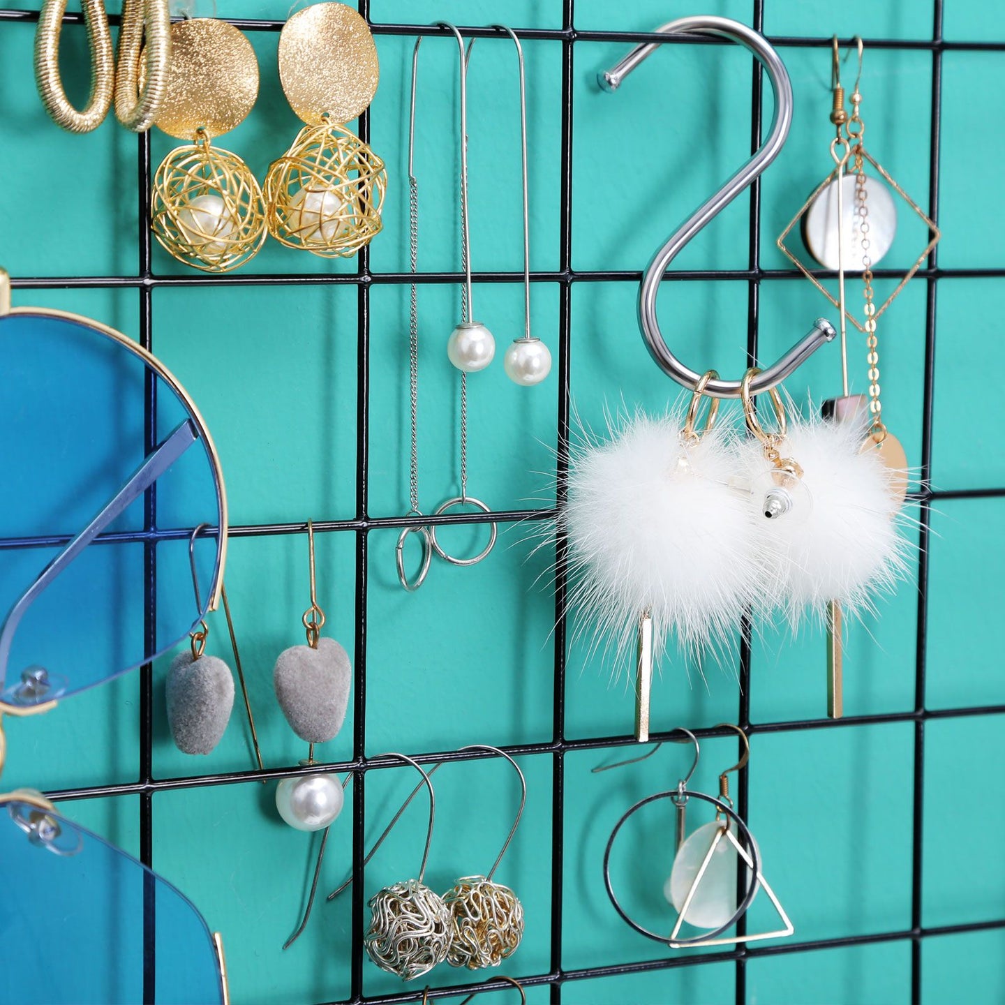 Grid Panel Photo Wall - Metal Mesh - Rose Gold - Multifunctional DIY Display with Clips and S Hooks