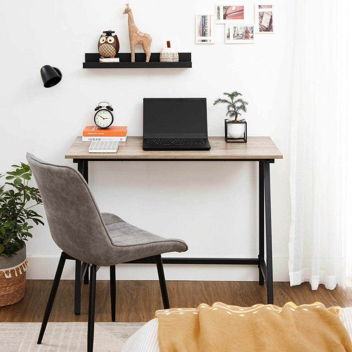 Computer Desk – Steel Frame – Spacious Worktop