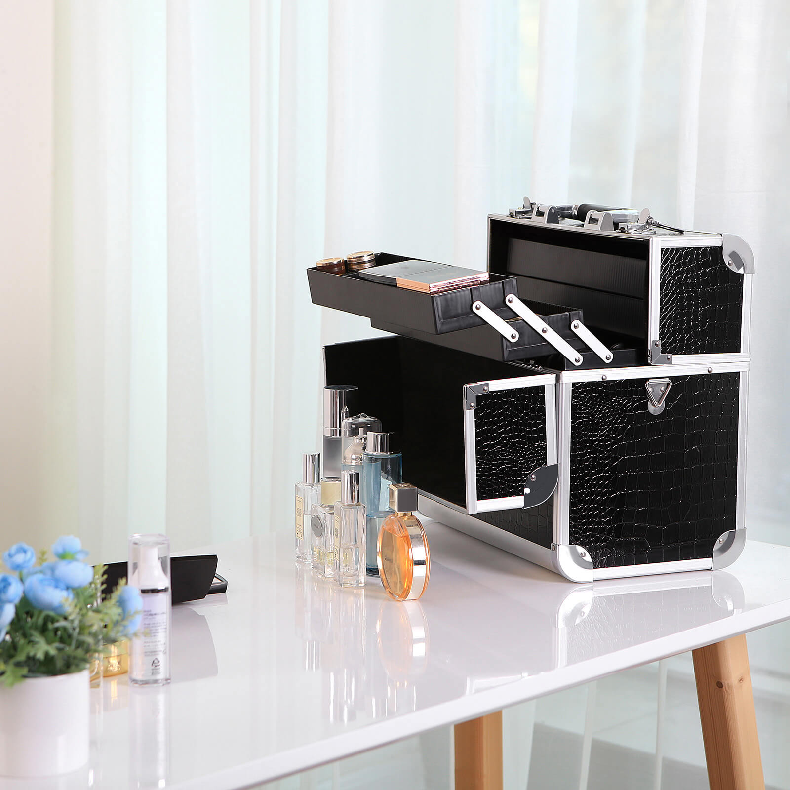 Lockable Vanity Case - Plastic - Black - Professional Makeup Storage