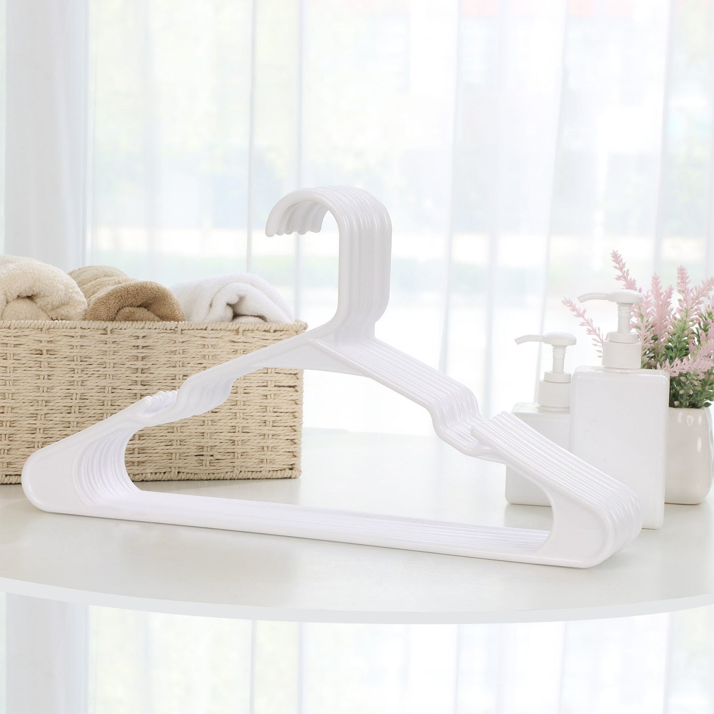 Plastic Clothes Hangers - 50 Pack - Plastic - White - Space Saving
