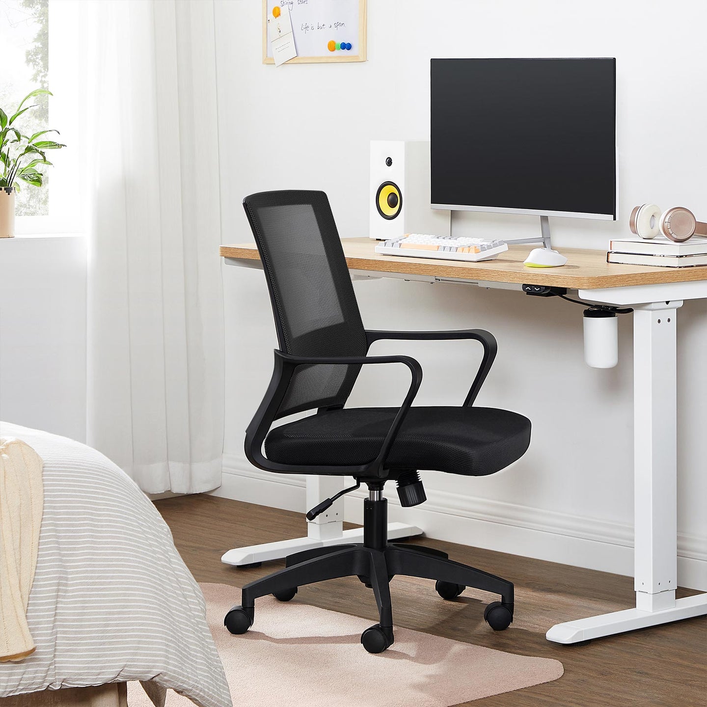 Office Chair - Mesh - Black - 360 Swivel with Adjustable Tilt Function