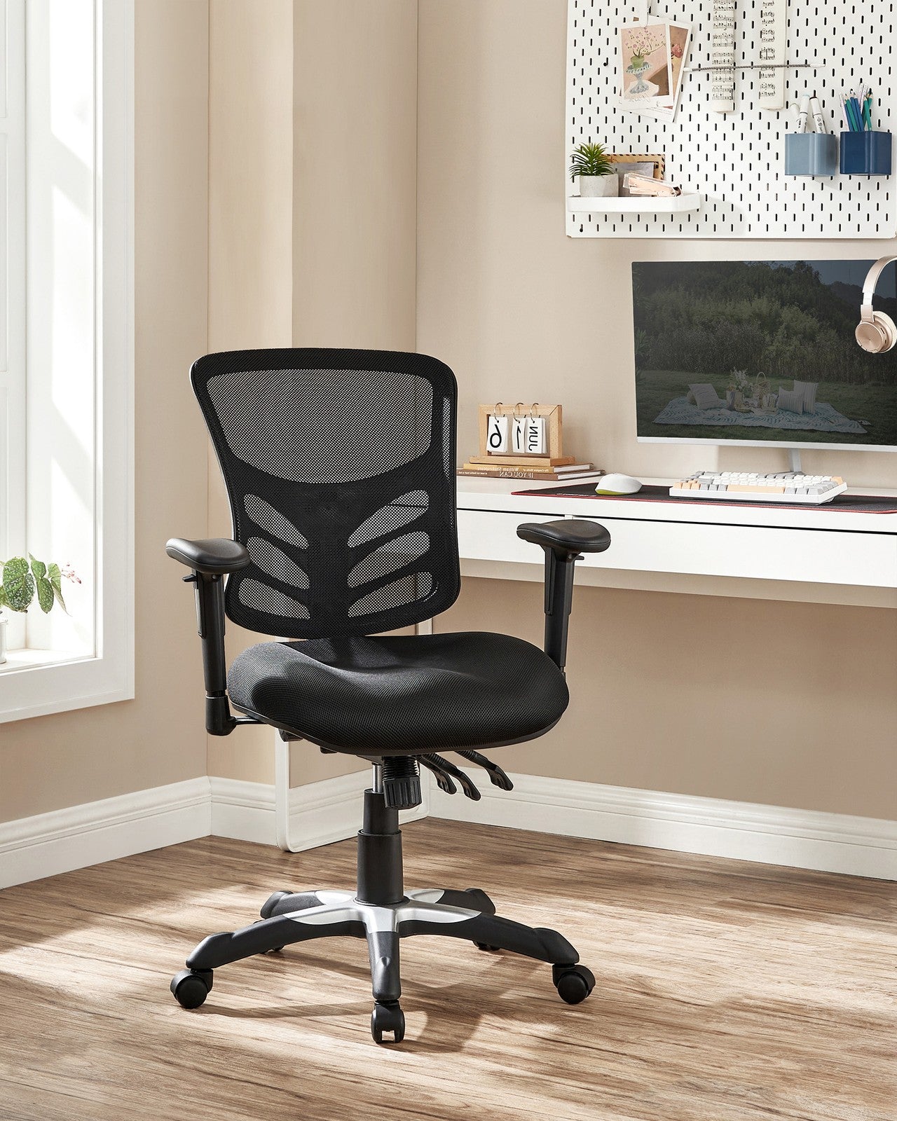 Ergonomic Mesh Office Chair - Mesh - Black - Adjustable Armrests