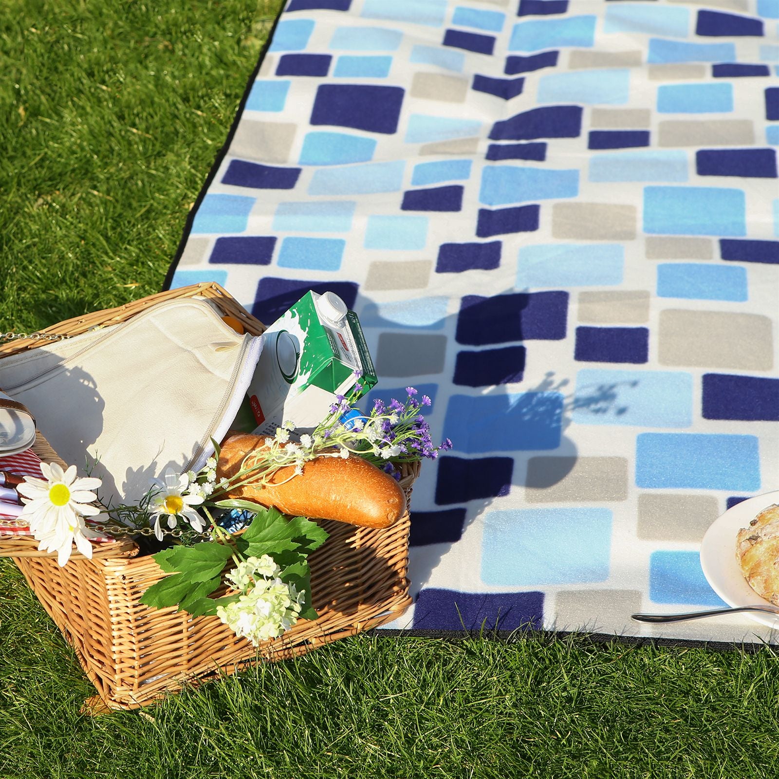 Blue White Tartan Picnic Blanket - Aluminium - White
