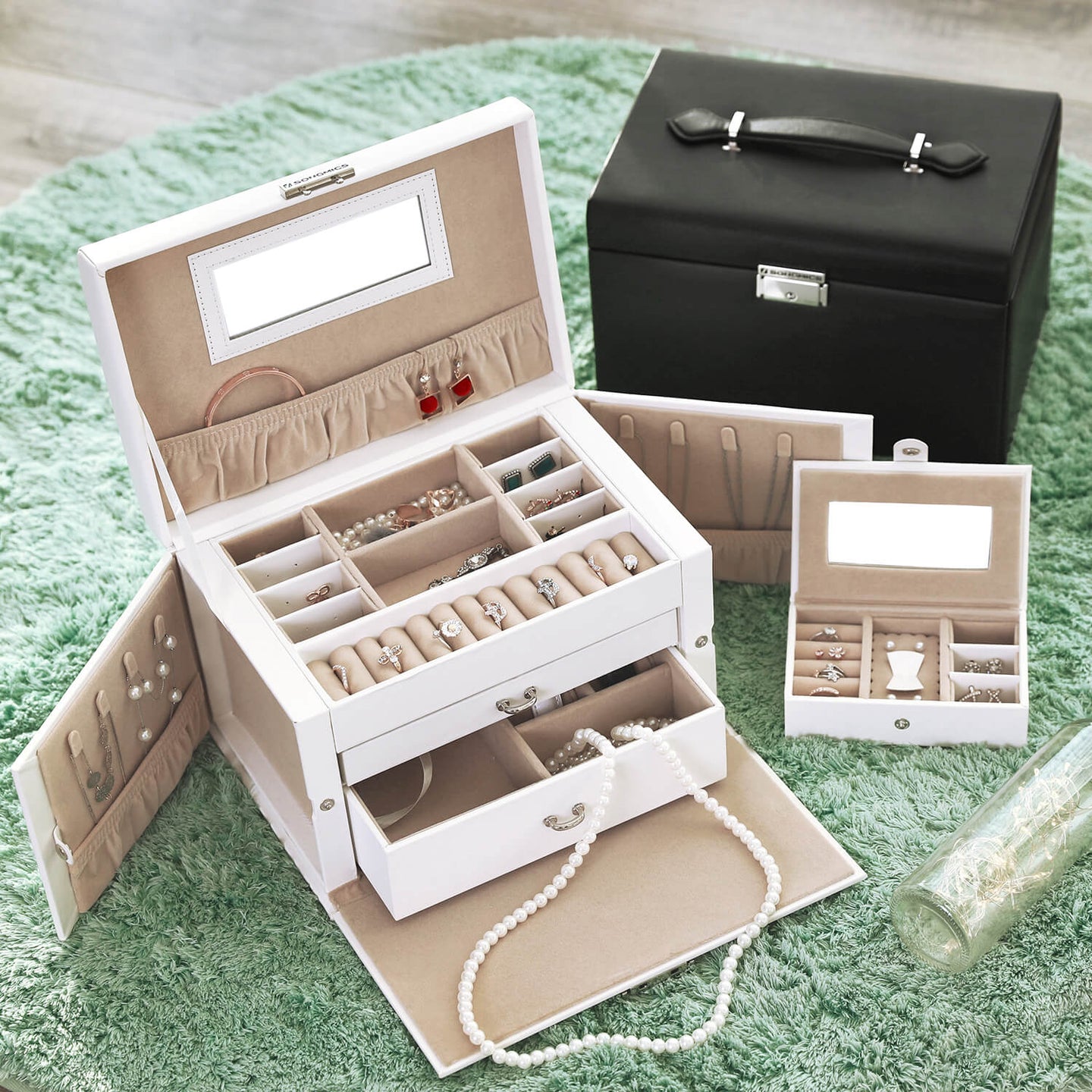 Jewellery Box - Velvet - White - Lockable with Mirror and 2 Drawers