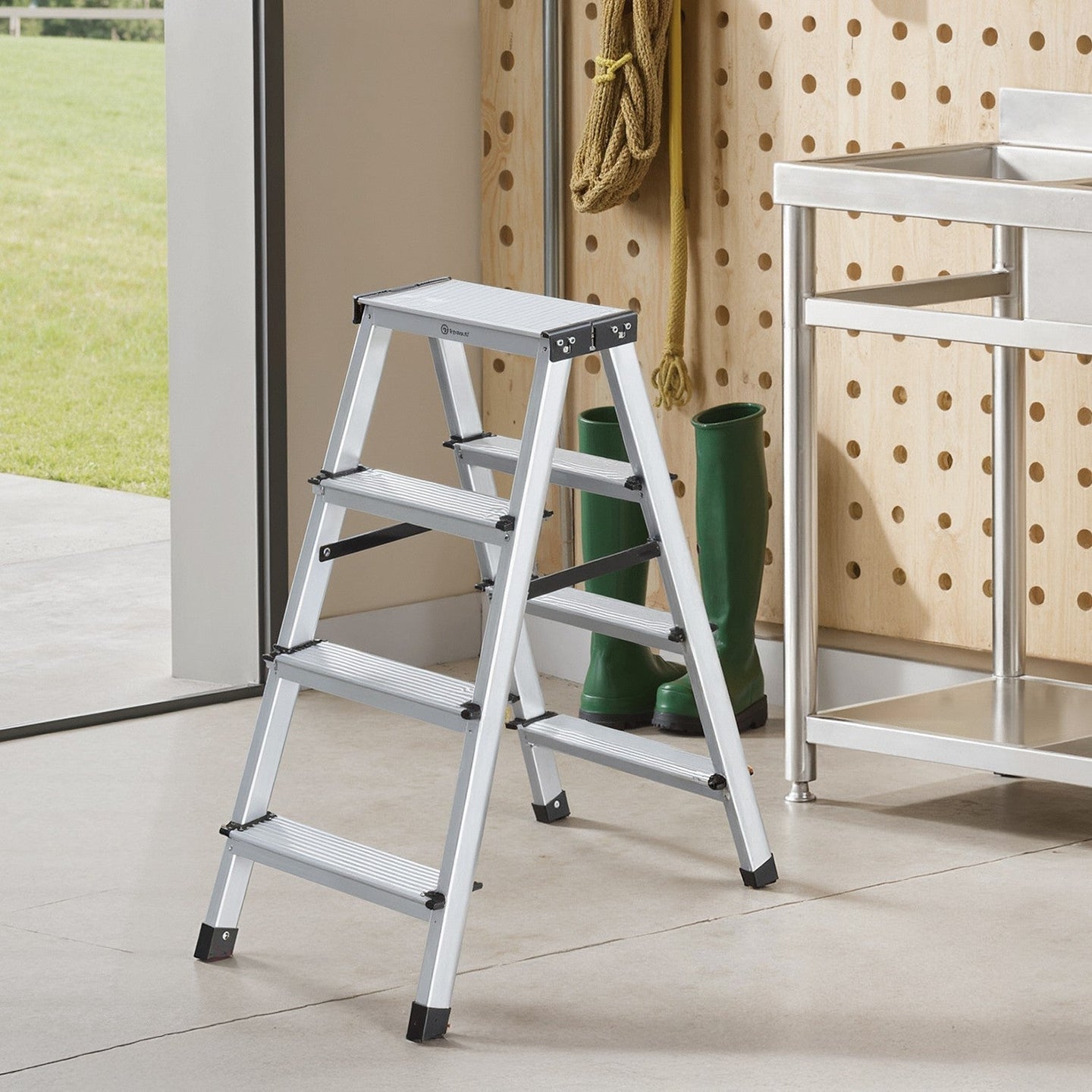4-Step Ladder - Aluminium - Silver - Lightweight and Folding with Non-Slip Steps
