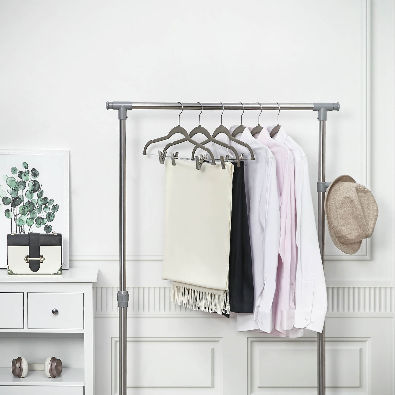 Velvet Trouser Hangers - Velvet - Grey - Non-Slip with 360 Rotating Hook and Clips